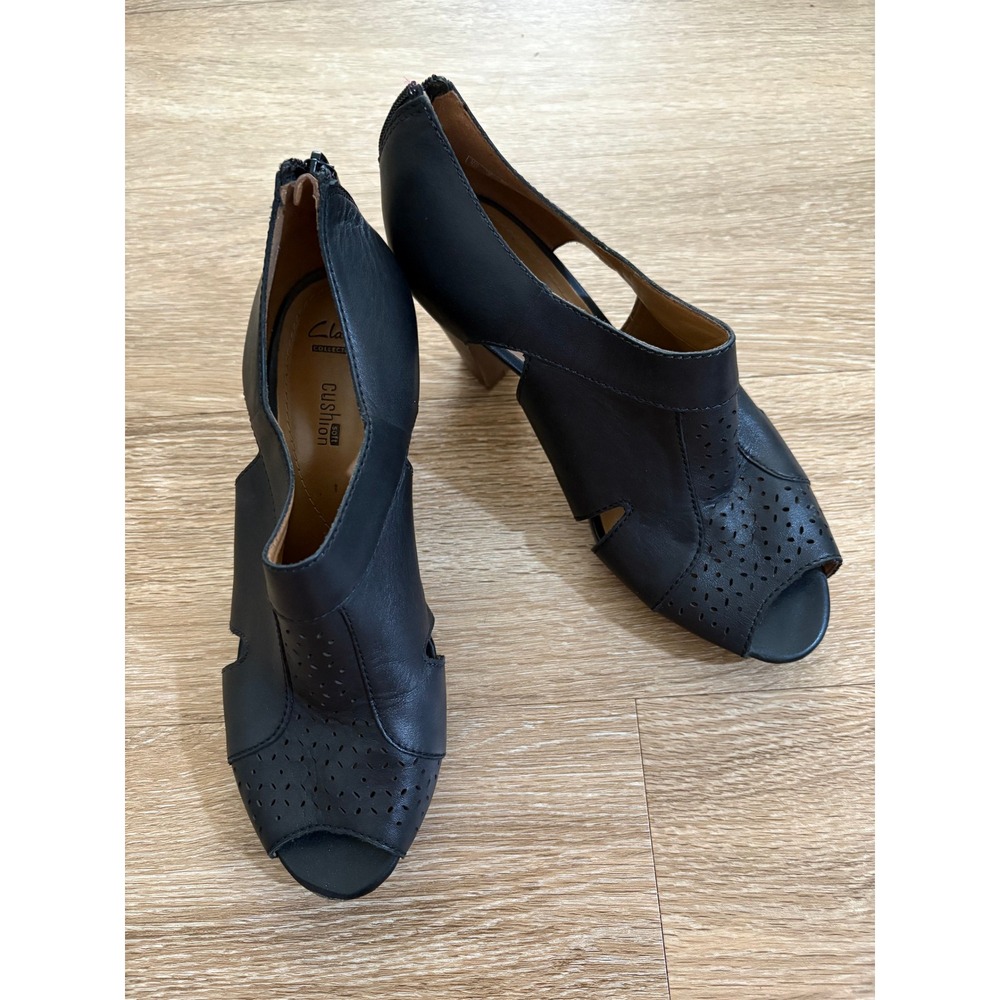 Clarks Black Leather Peep Toe Heels 9M Cutout Booties Chunky Heel Preppy Career‎